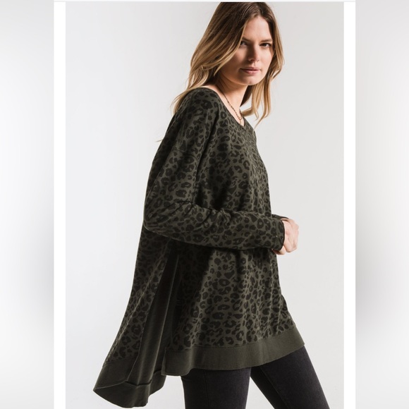 Z Supply Weekender - Green Leopard Print (Rosin) - Picture 2 of 7